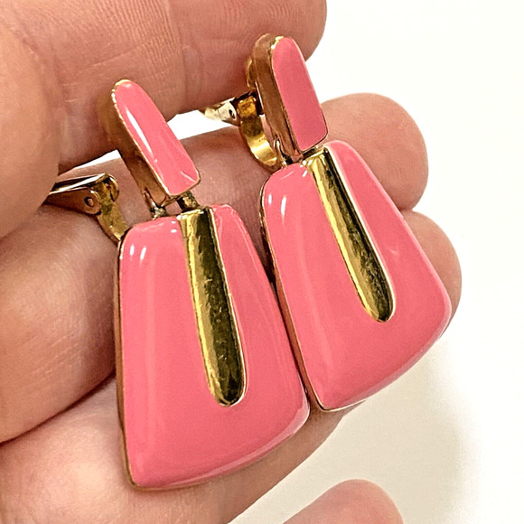 Vintage Clip On Earrings Chunky 1980s Goldtone & Pink Enamel Mod Doorknockers - Picture 6 of 6